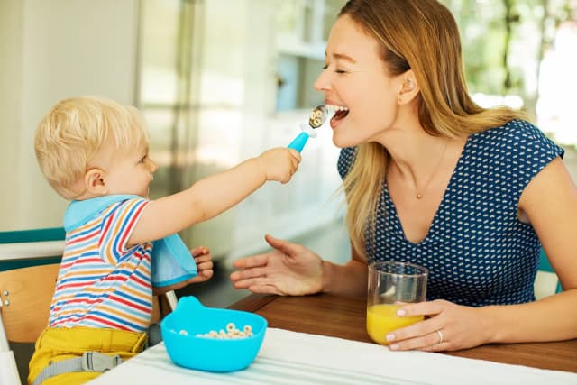 Munchkin Raise Toddler Fork & Spoon Set, Pack of 212 months + thumbnail 5