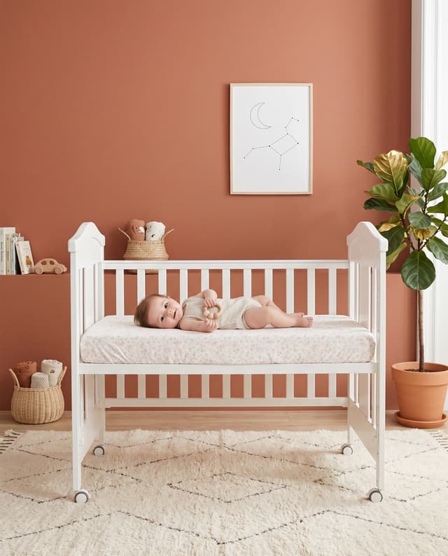 Baby Crib thumbnail 1