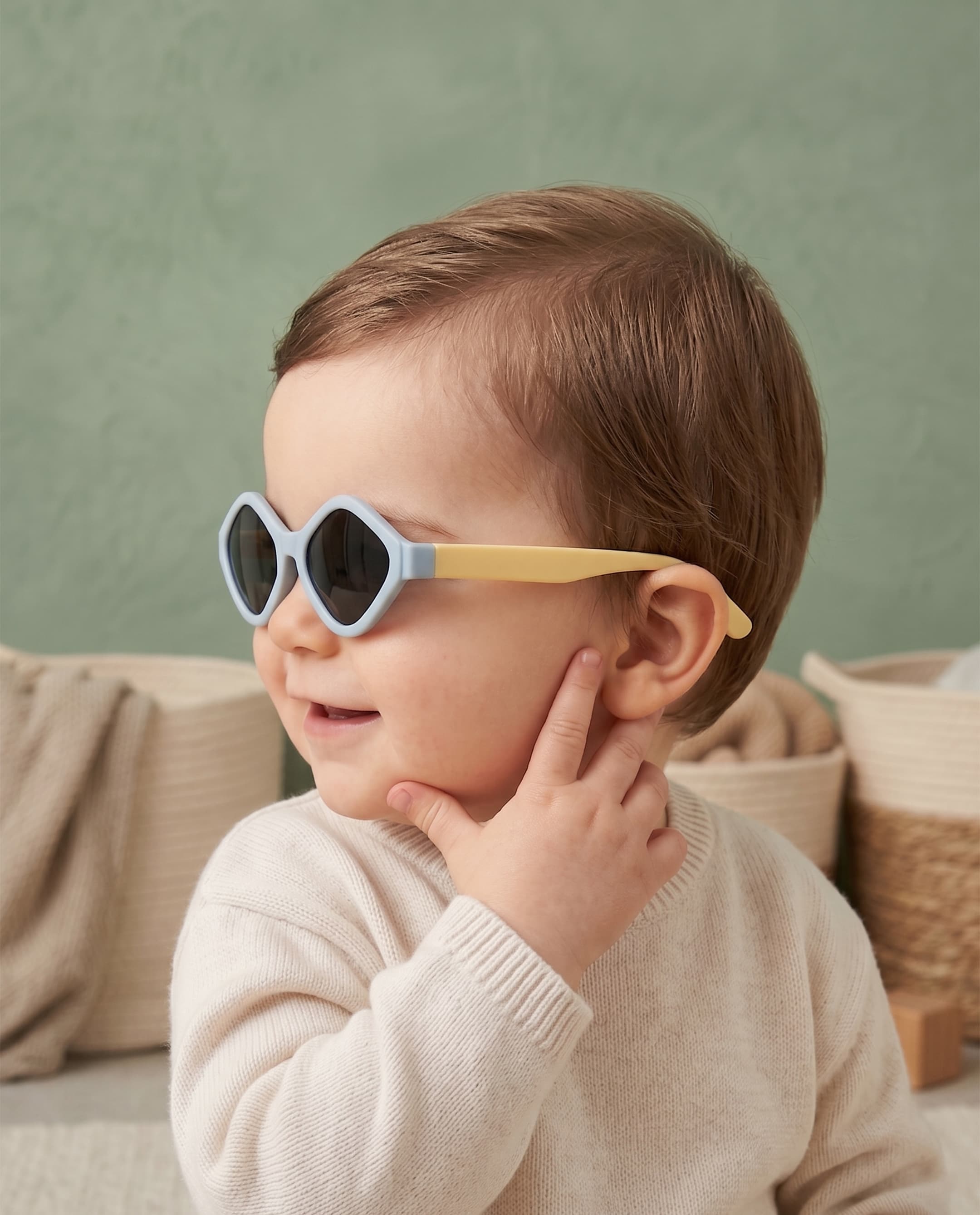 Product view https://mage-cdn.babiesandmore.com/catalog/product/b/m/bma-23057-c1_2.jpg1