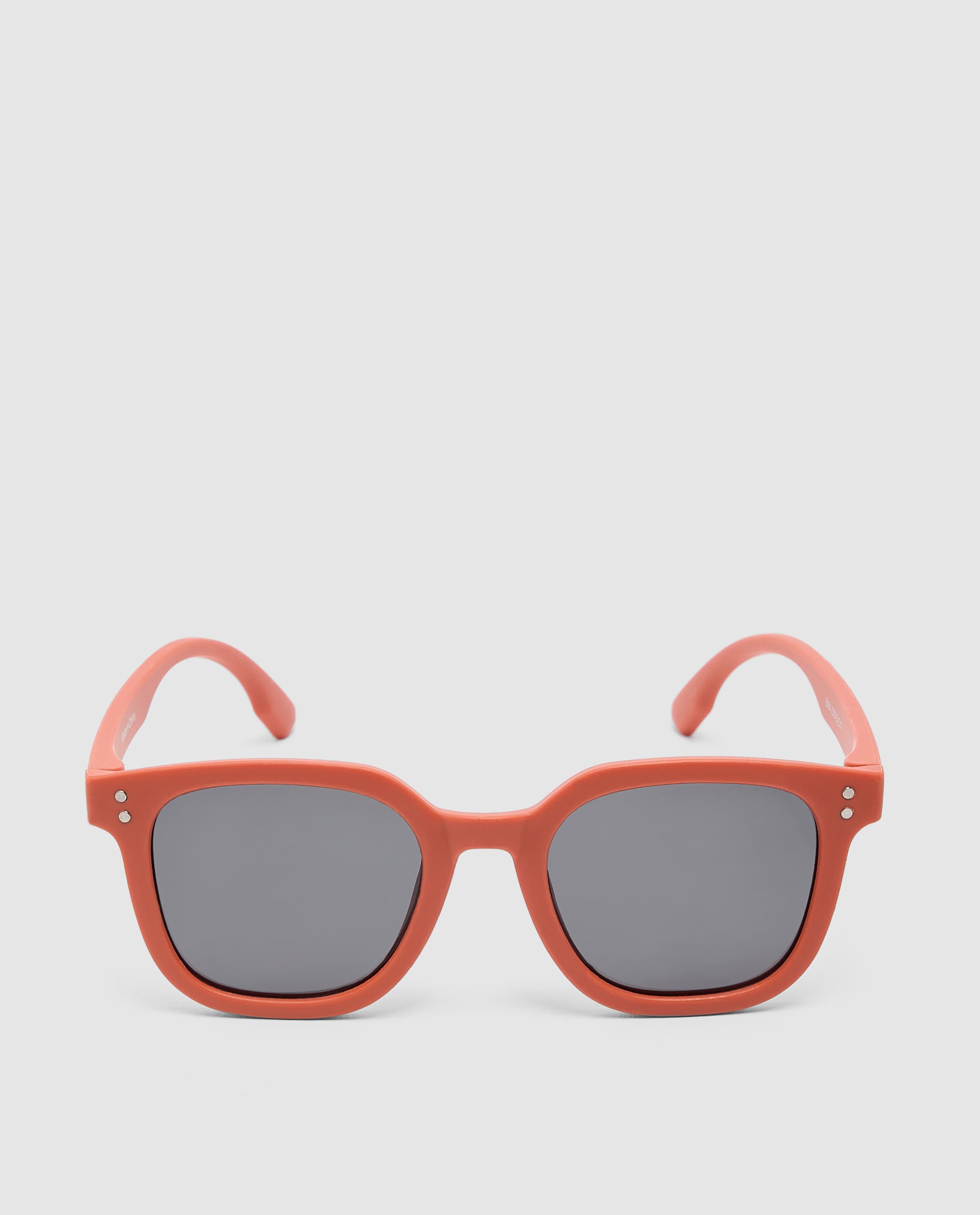 Product view https://mage-cdn.babiesandmore.com/catalog/product/b/m/bma-23075-c17_3.jpg1