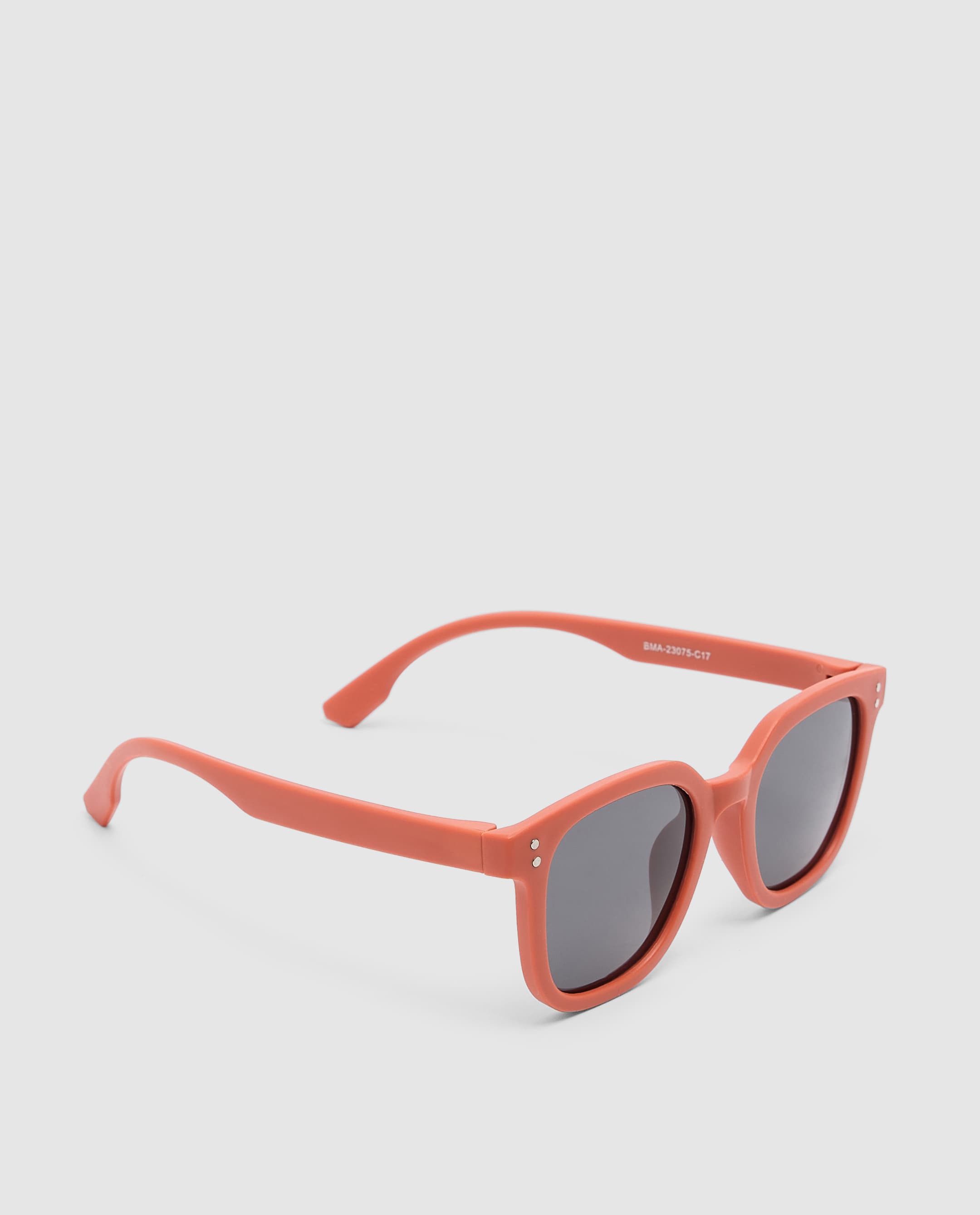 Product view https://mage-cdn.babiesandmore.com/catalog/product/b/m/bma-23075-c17_4.jpg1