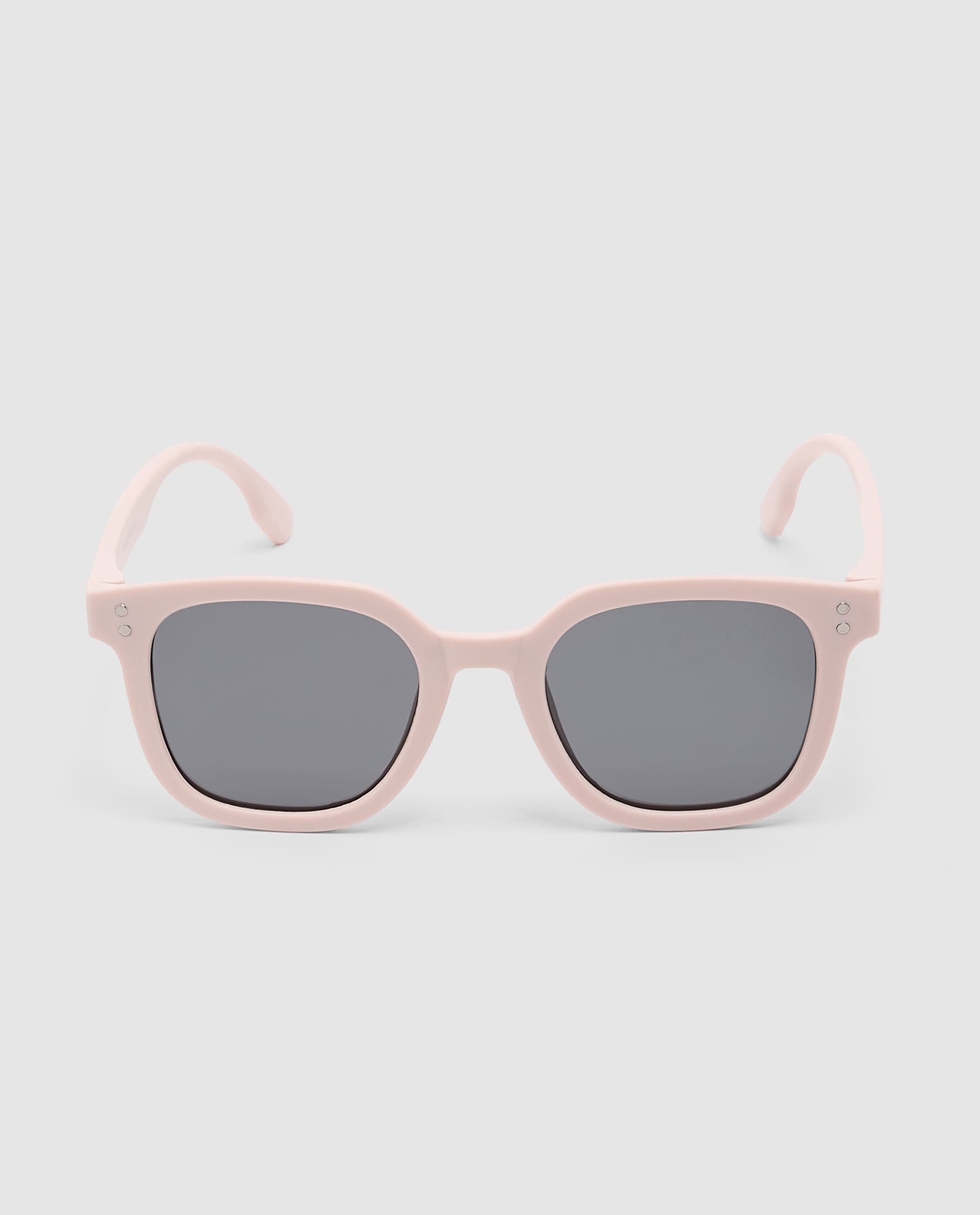 Product view https://mage-cdn.babiesandmore.com/catalog/product/b/m/bma-23075-c18_3.jpg1