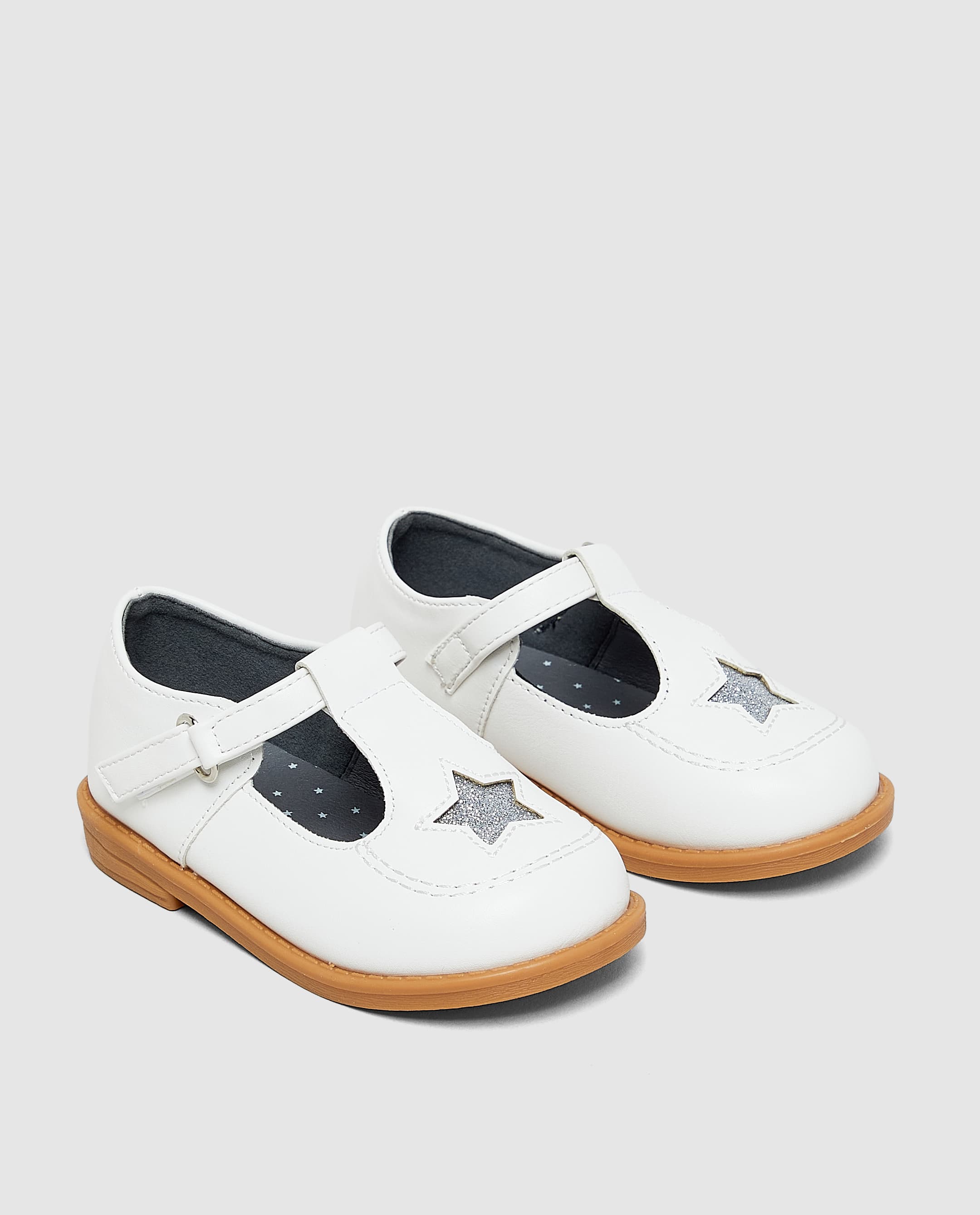 White Shoe with Star Patch - 25