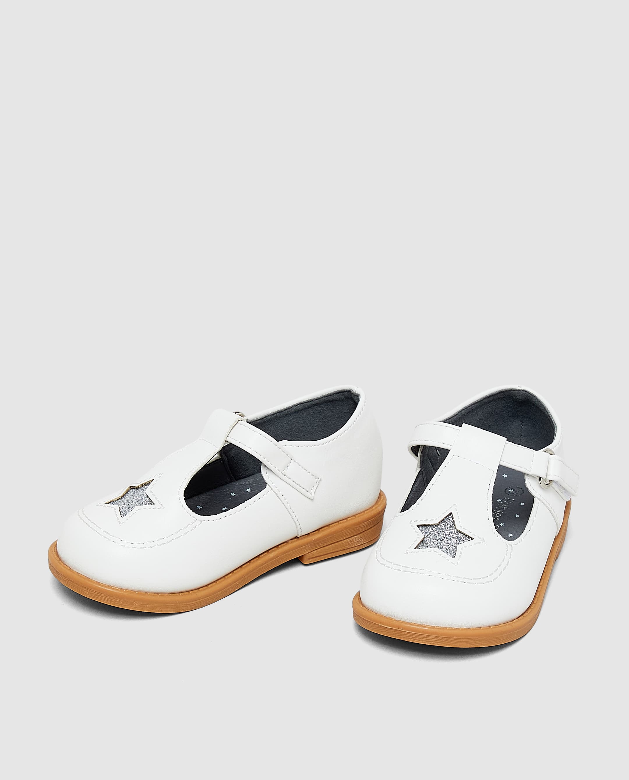 White Shoe with Star Patch - 25 thumbnail 2