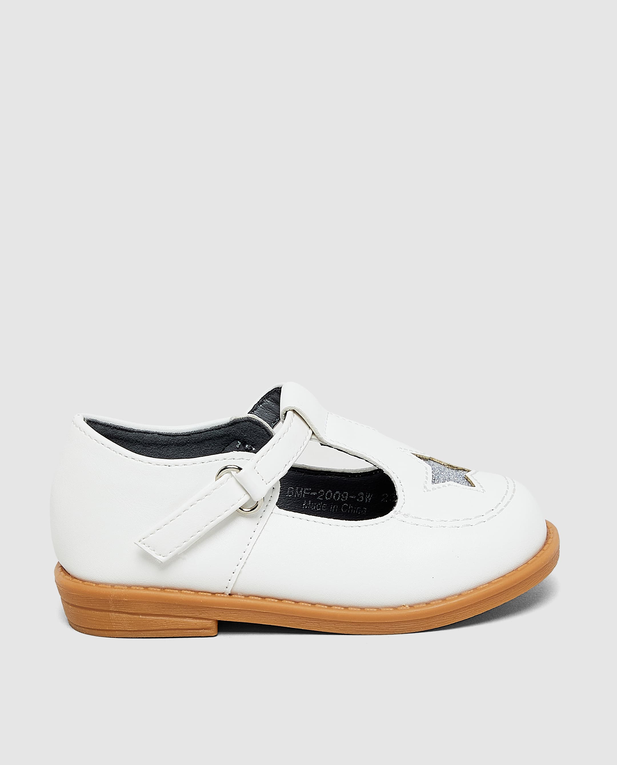 White Shoe with Star Patch - 25 thumbnail 3