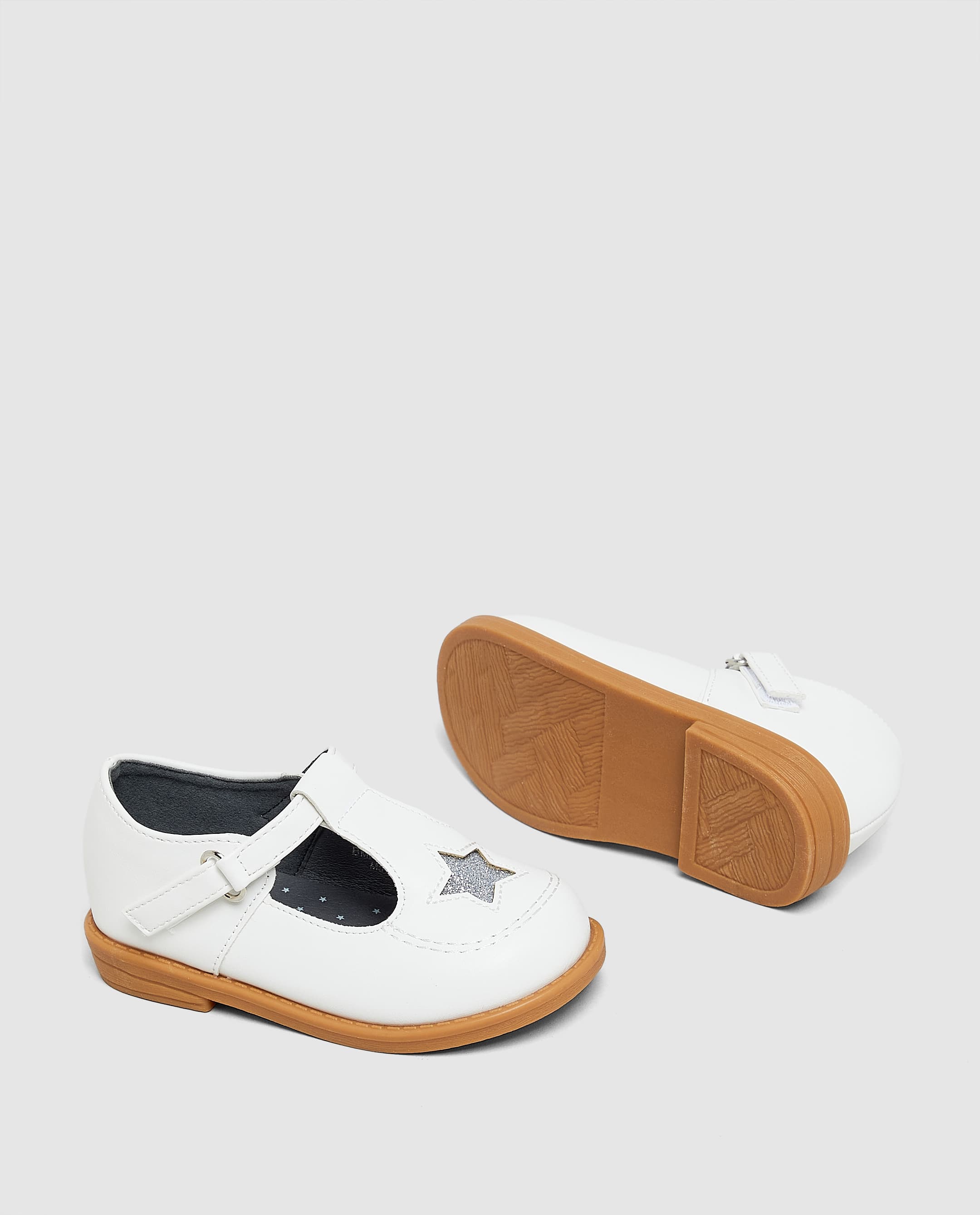 White Shoe with Star Patch - 25 thumbnail 4