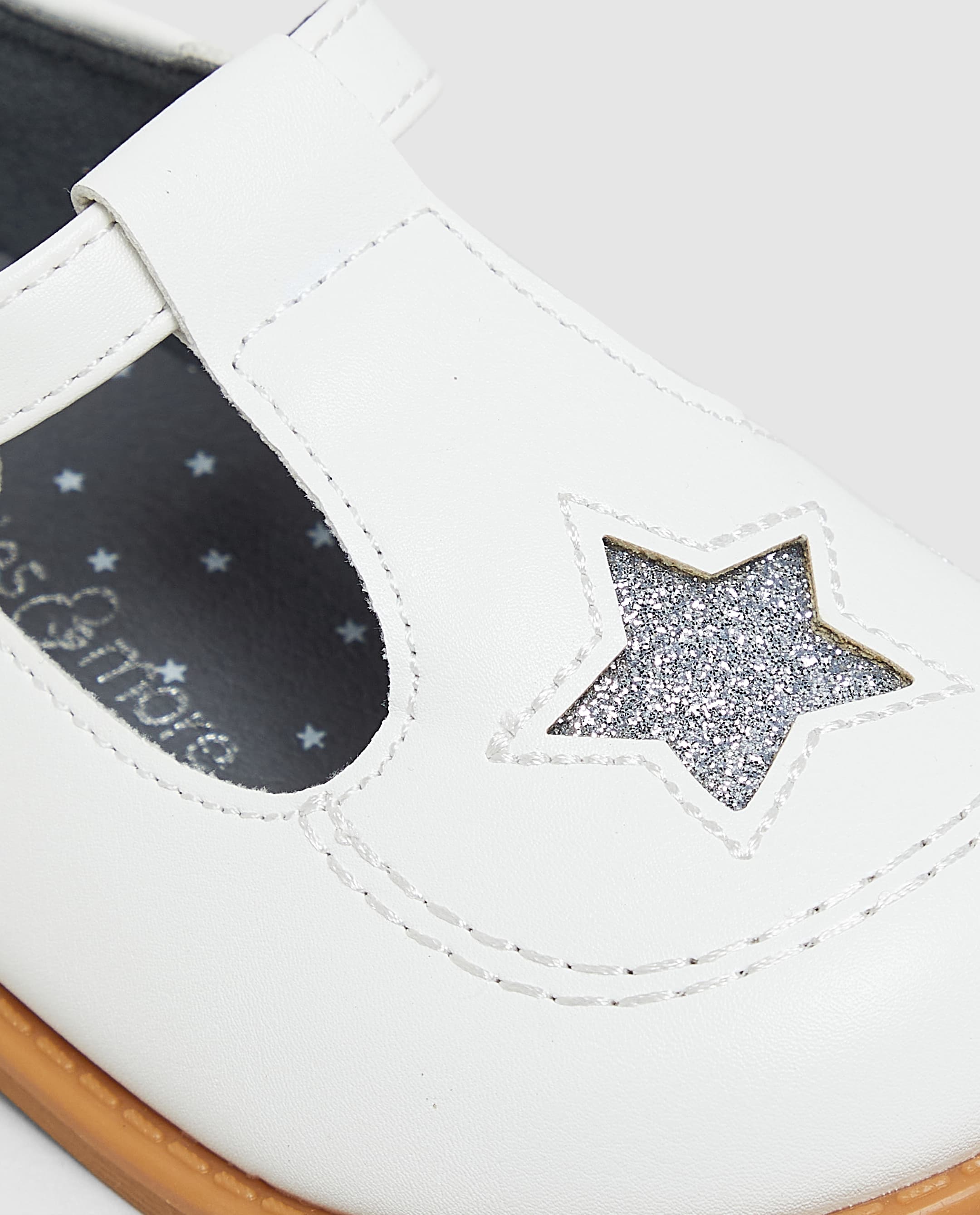 White Shoe with Star Patch - 25 thumbnail 5