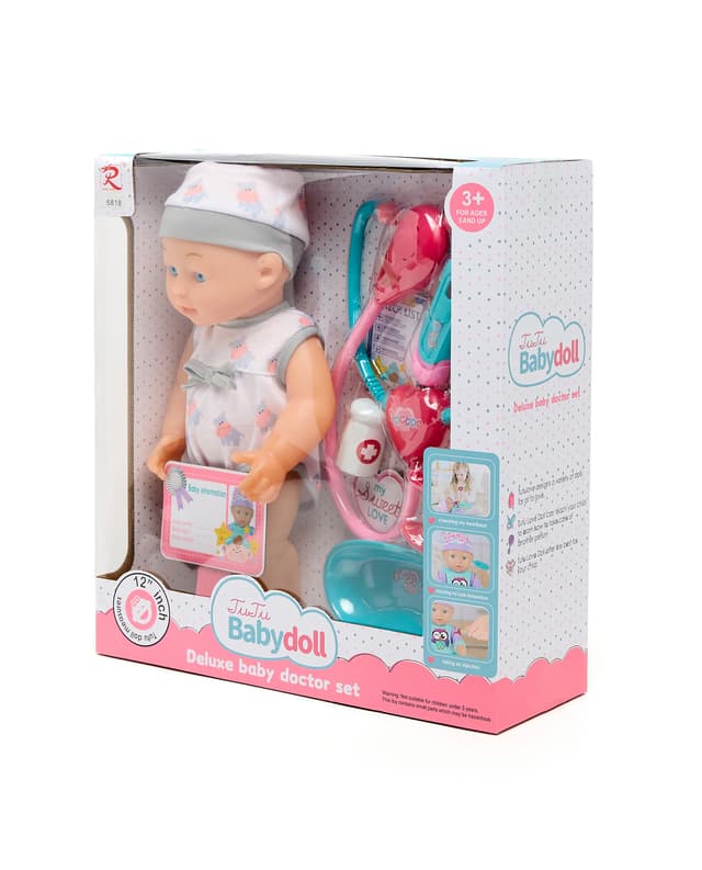 دمية مع أدوات طبية thumbnail 4
