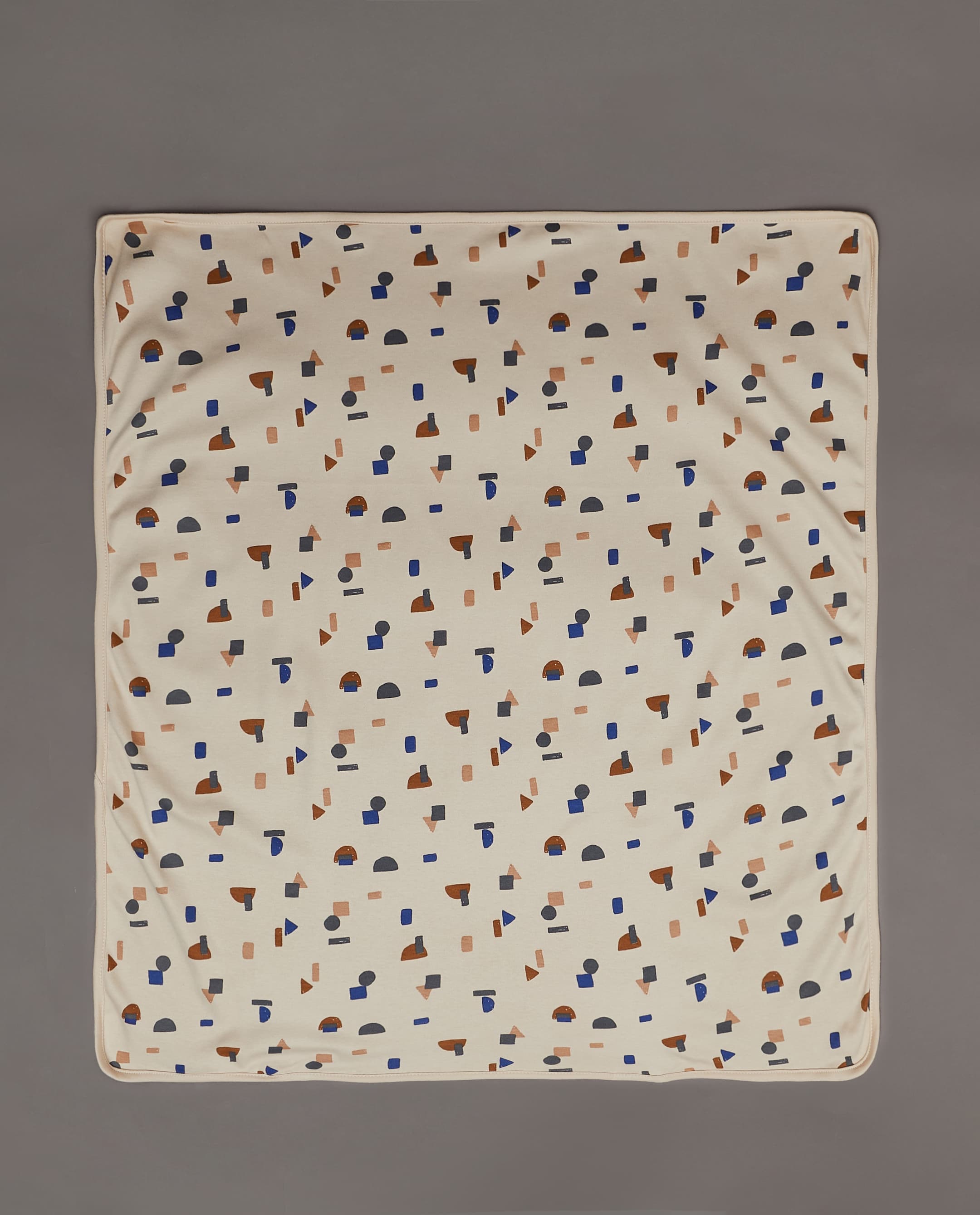 Product view https://mage-cdn.babiesandmore.com/catalog/product/c/l/clnbvp164a25_4.jpg1