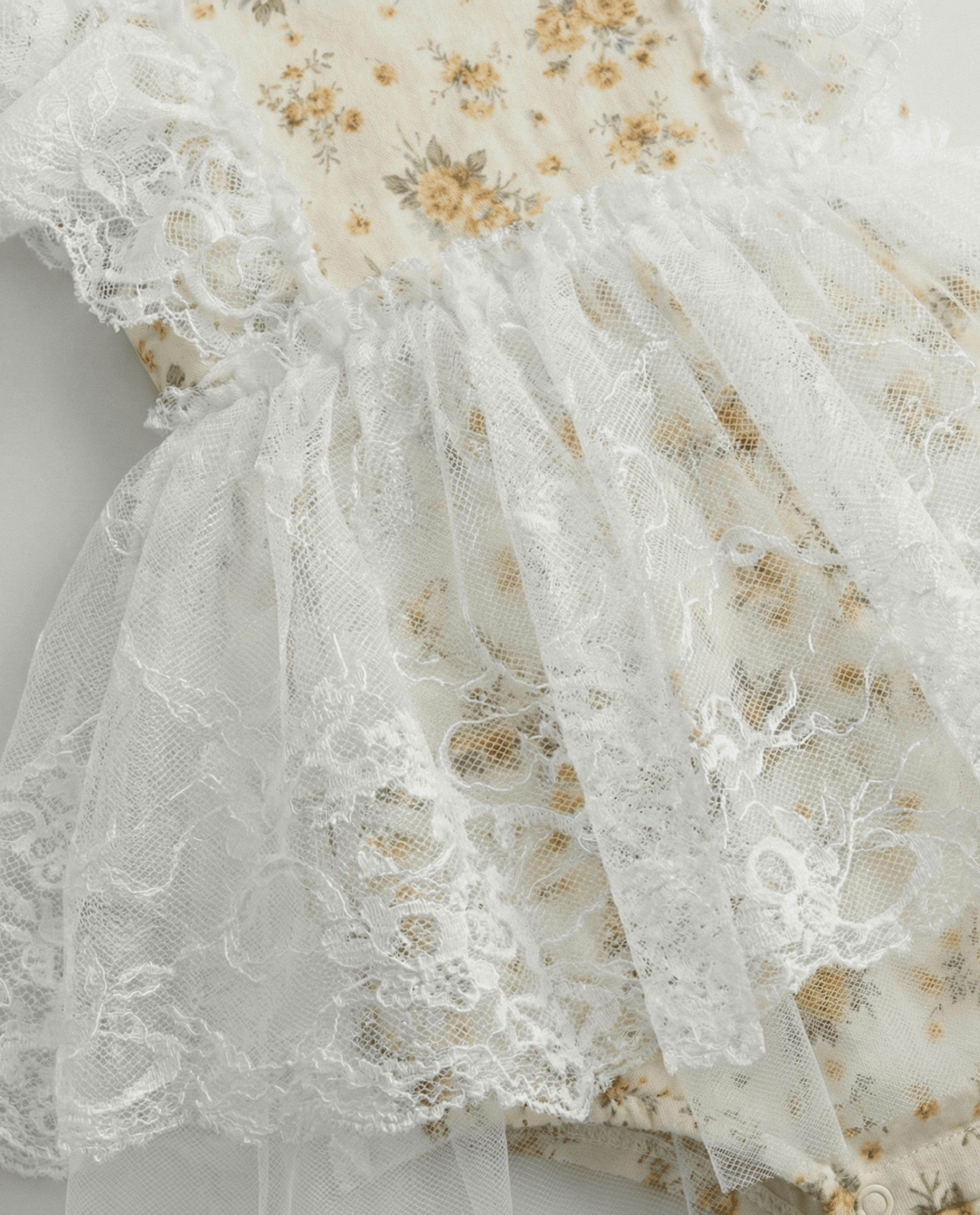 Product view https://mage-cdn.babiesandmore.com/catalog/product/c/w/cwngdr232s26_4.png1