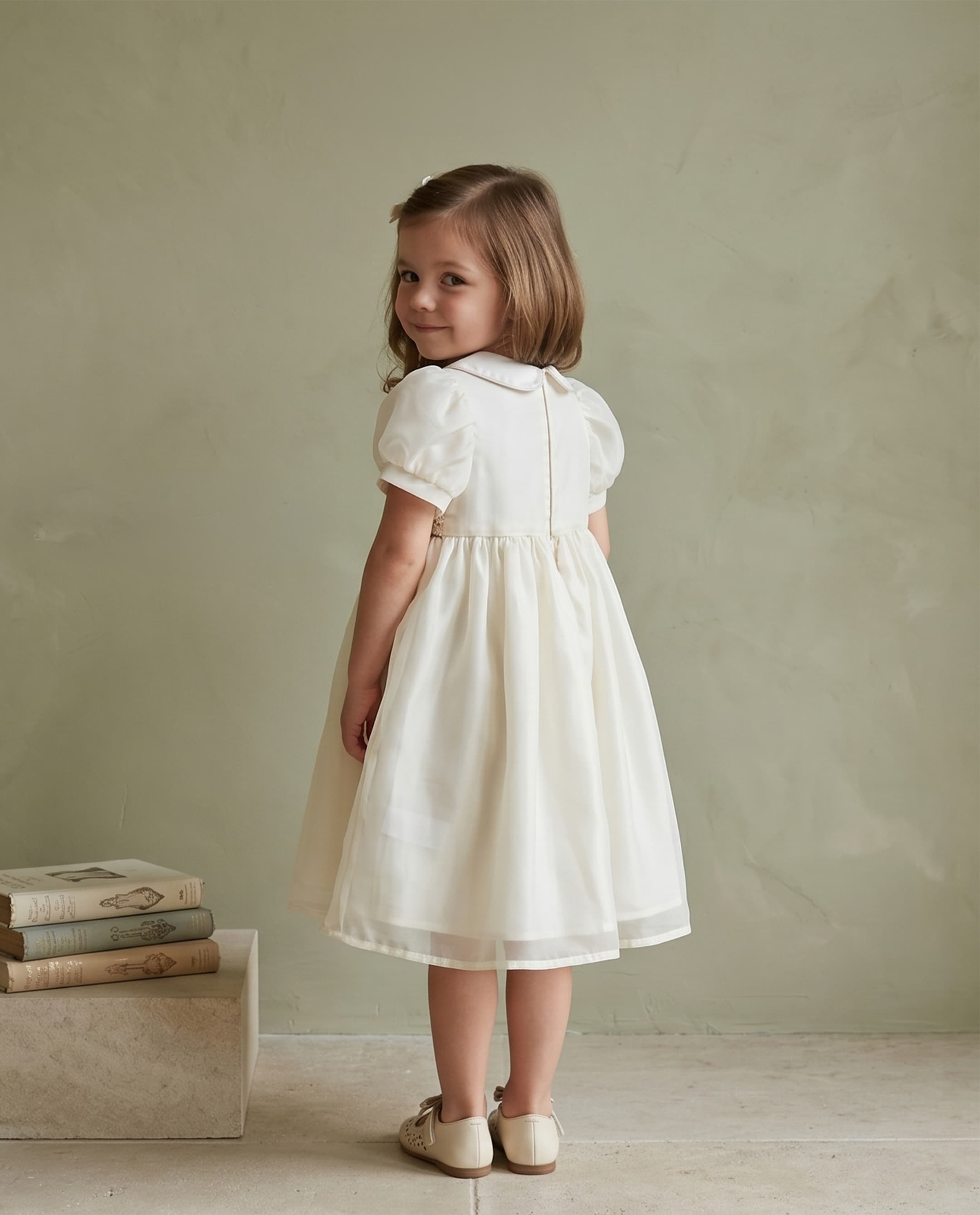 Product view https://mage-cdn.babiesandmore.com/catalog/product/c/w/cwtgdr146s26_2.jpg1