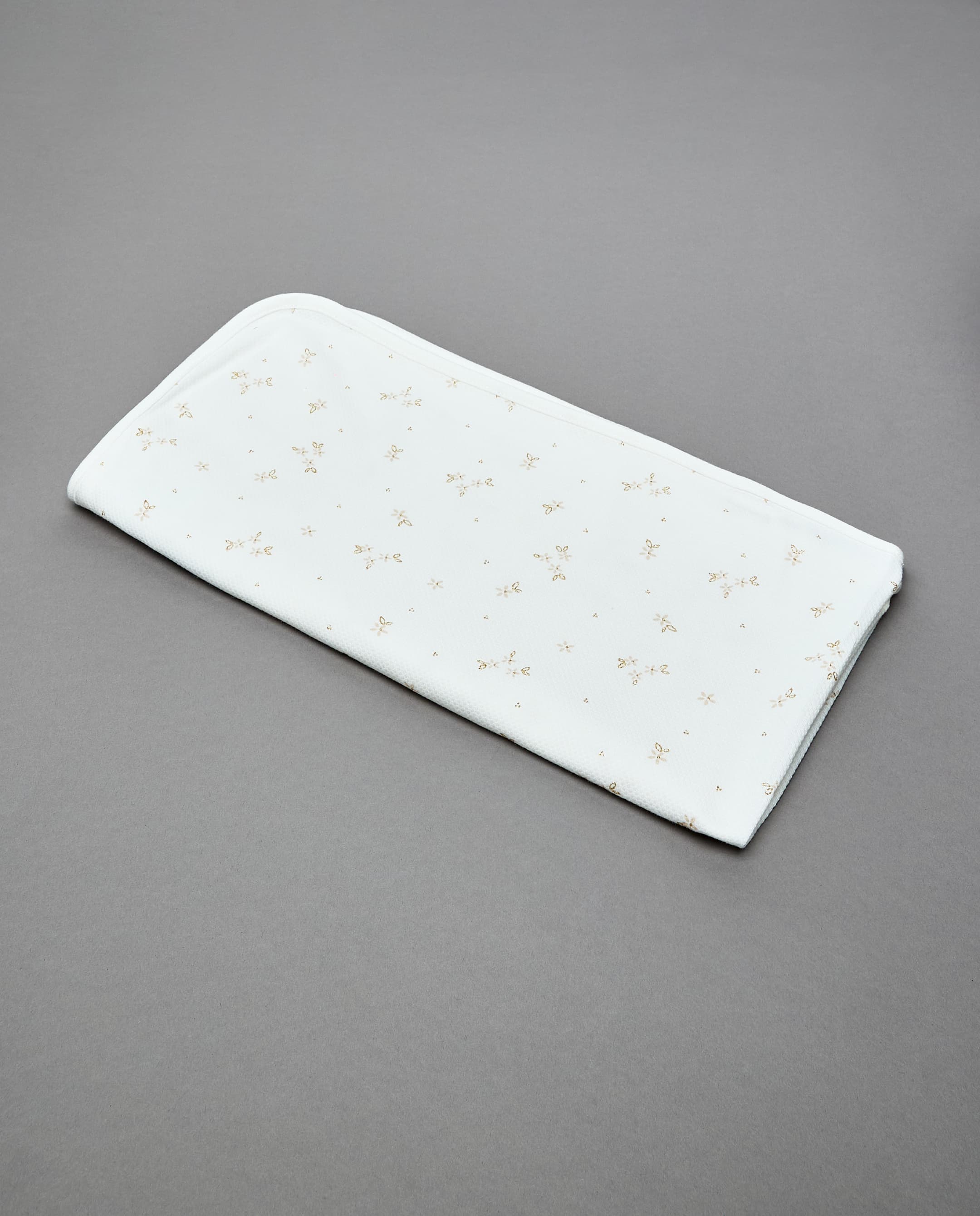 Product view https://mage-cdn.babiesandmore.com/catalog/product/e/k/ekngpp070s26_2.jpg1