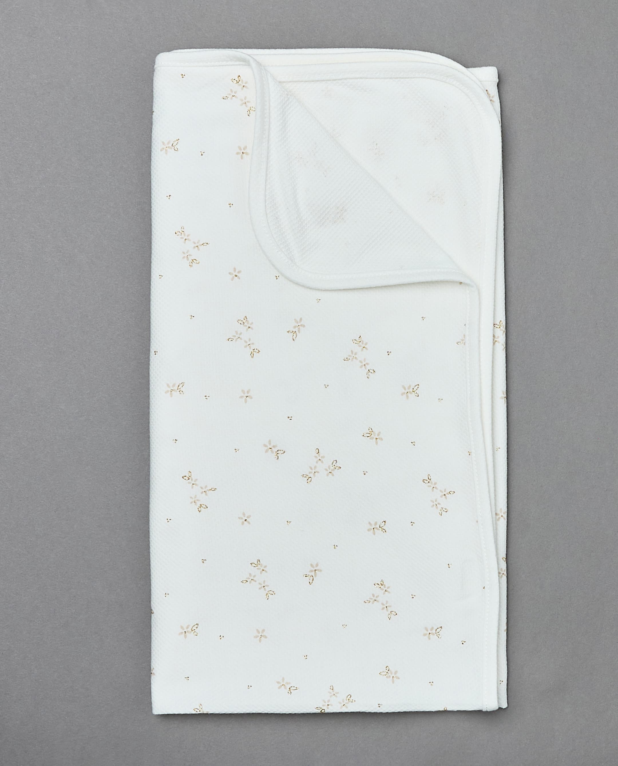 Product view https://mage-cdn.babiesandmore.com/catalog/product/e/k/ekngpp070s26_3.jpg1