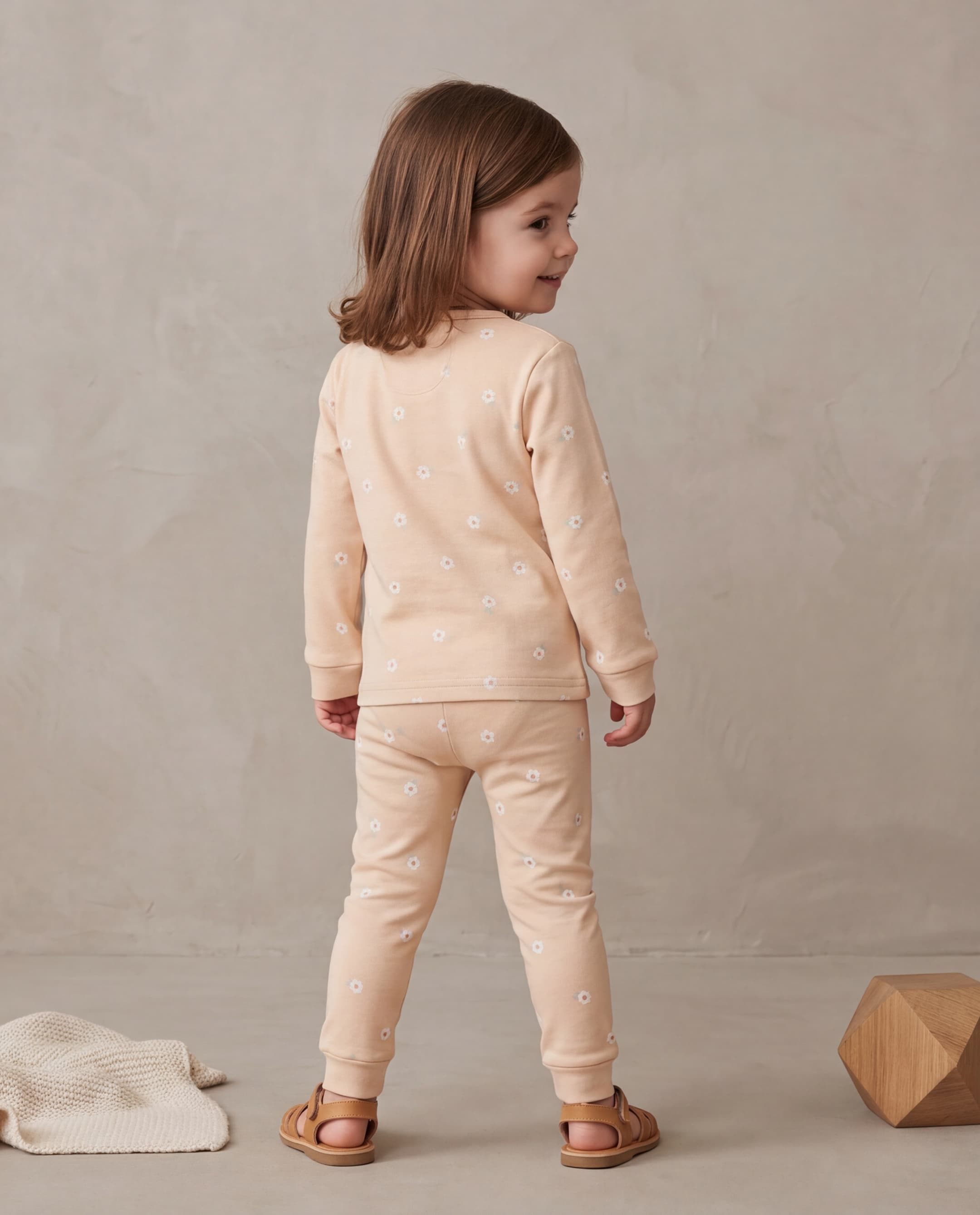 Product view https://mage-cdn.babiesandmore.com/catalog/product/e/k/ekngvp164s26_2.jpg1