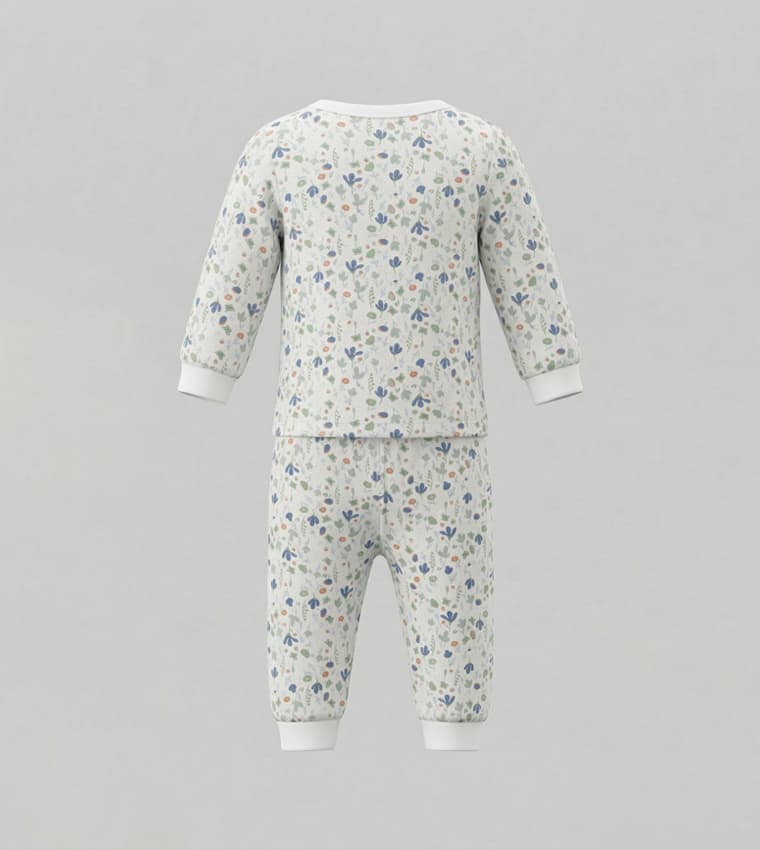 Product view https://mage-cdn.babiesandmore.com/catalog/product/e/k/ekngvp174s26_2.jpg1