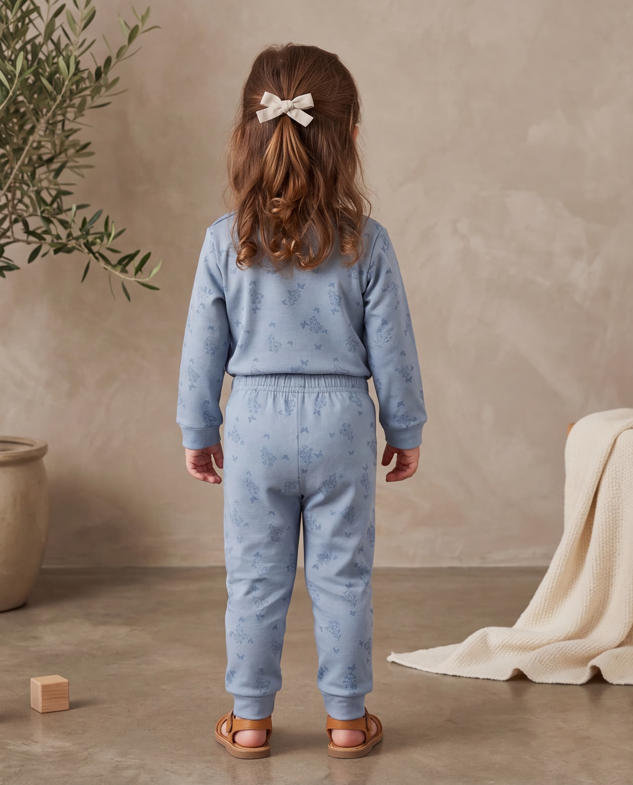 Product view https://mage-cdn.babiesandmore.com/catalog/product/e/k/ekngvp175s26_2.jpg1