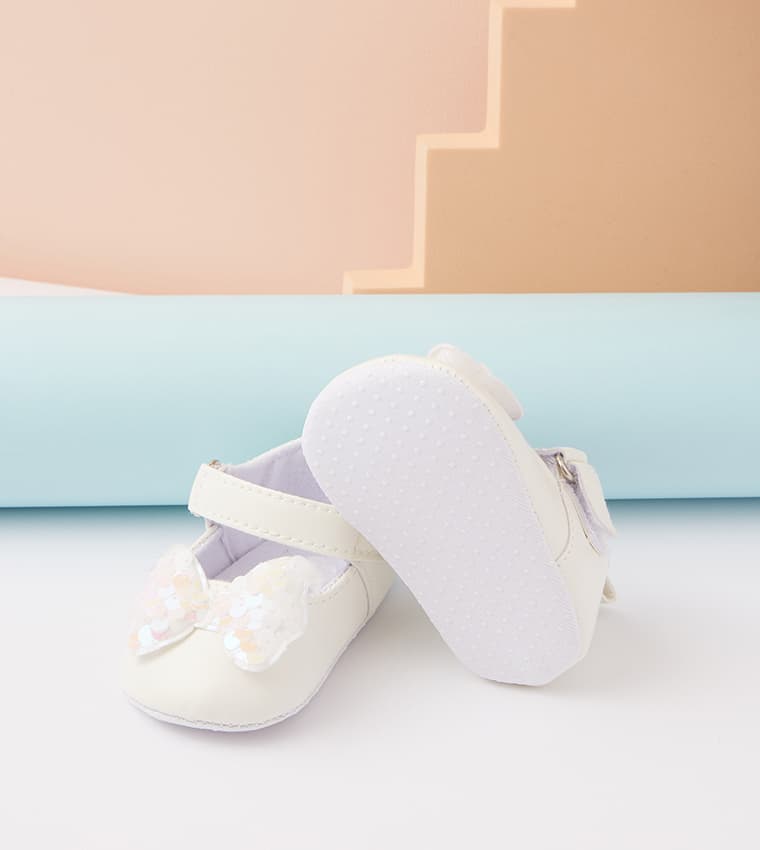 Product view https://mage-cdn.babiesandmore.com/catalog/product/e/y/eyngbs45s25_4.jpg1