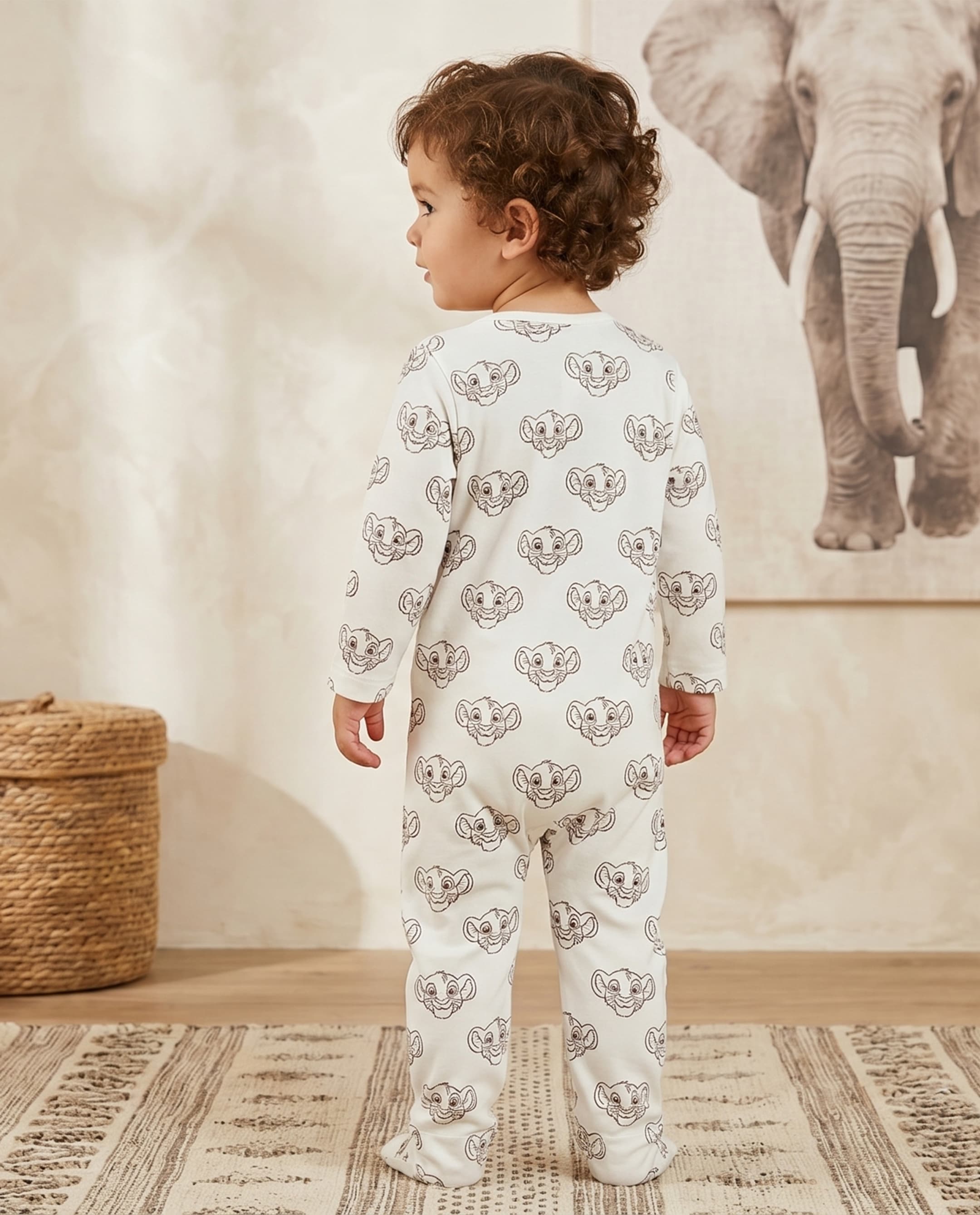 Product view https://mage-cdn.babiesandmore.com/catalog/product/f/m/fmnbss215s26_3.jpg1