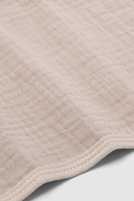 A 4-Layer Crepe Square Towel thumbnail 4