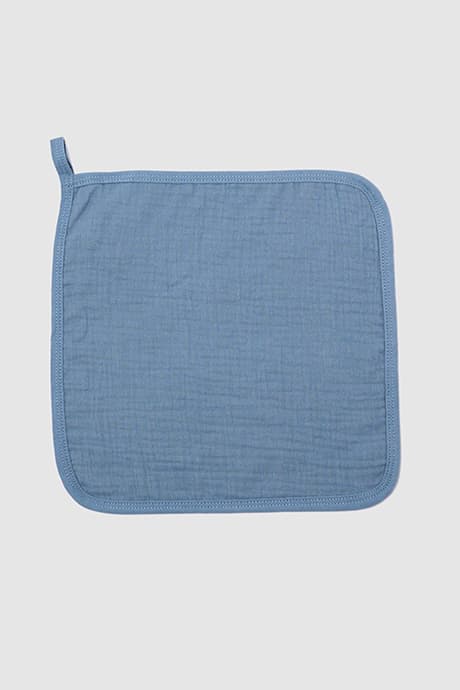 A 4-Layer Crepe Square Towel