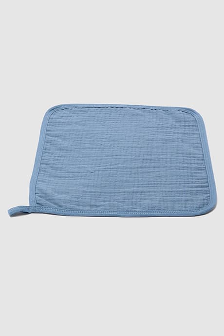 A 4-Layer Crepe Square Towel thumbnail 2