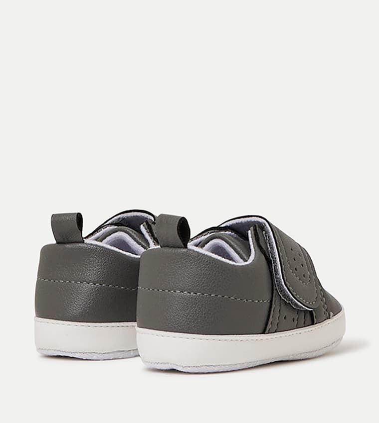 Product view https://mage-cdn.babiesandmore.com/catalog/product/m/s/msey019a24_3.jpg1