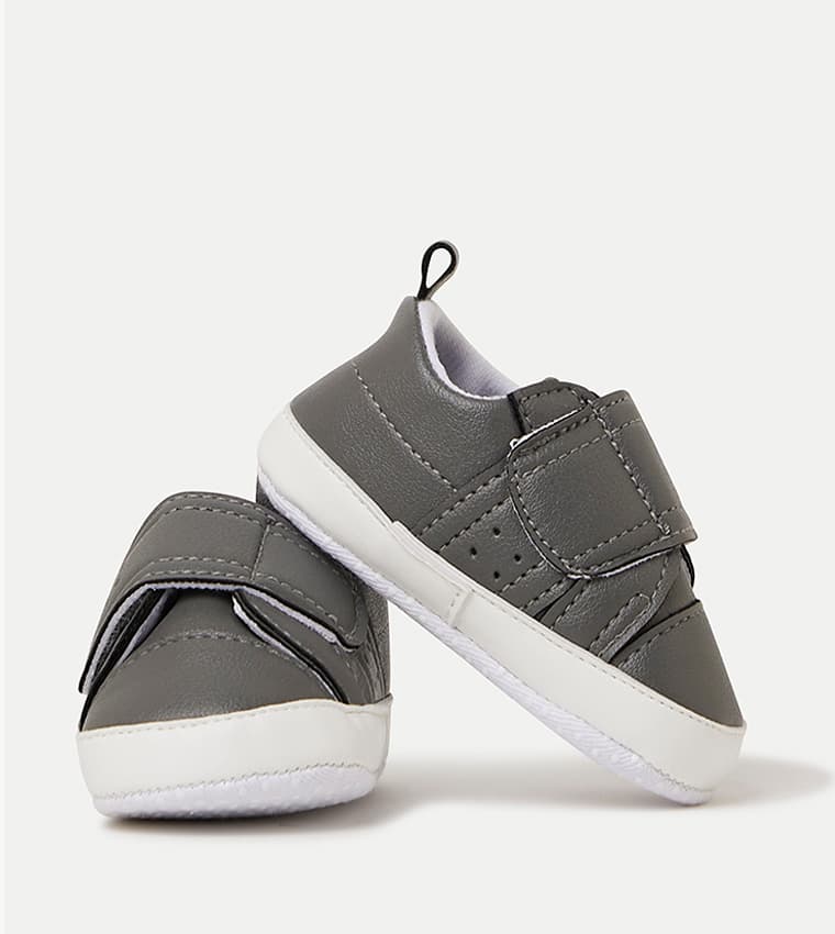 Product view https://mage-cdn.babiesandmore.com/catalog/product/m/s/msey019a24_4.jpg1