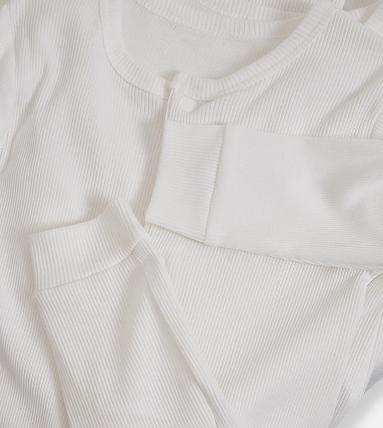 Product view https://mage-cdn.babiesandmore.com/catalog/product/n/b/nbofss072ras_8.jpg1