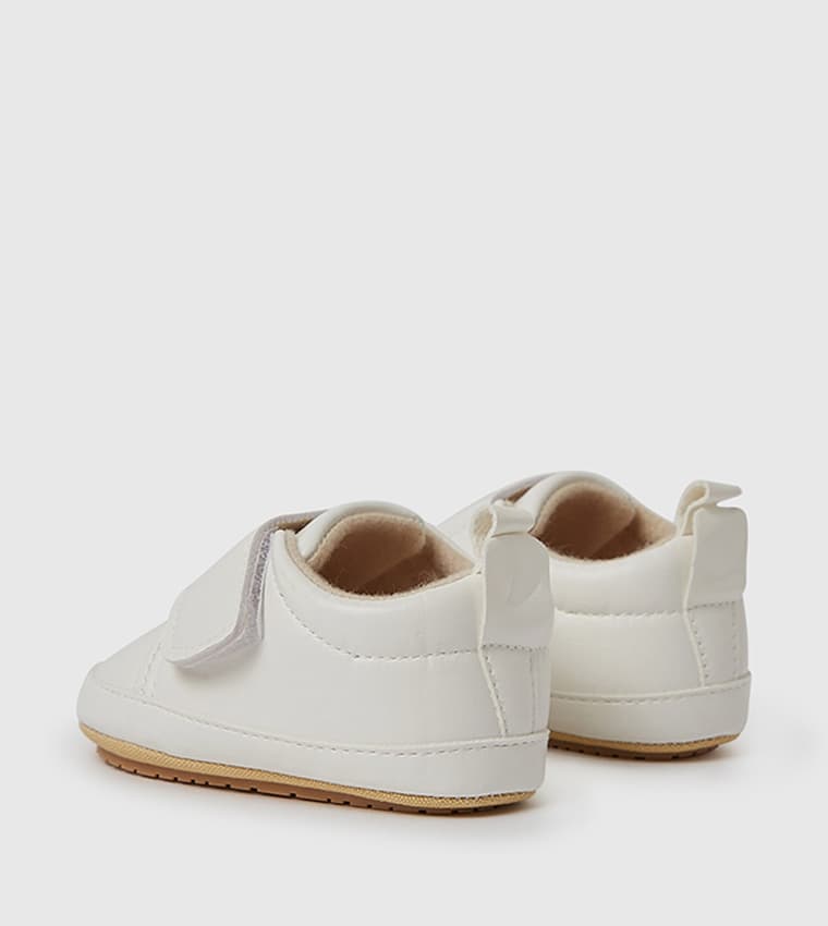 Product view https://mage-cdn.babiesandmore.com/catalog/product/s/h/shnbsh06a25_8.jpg1