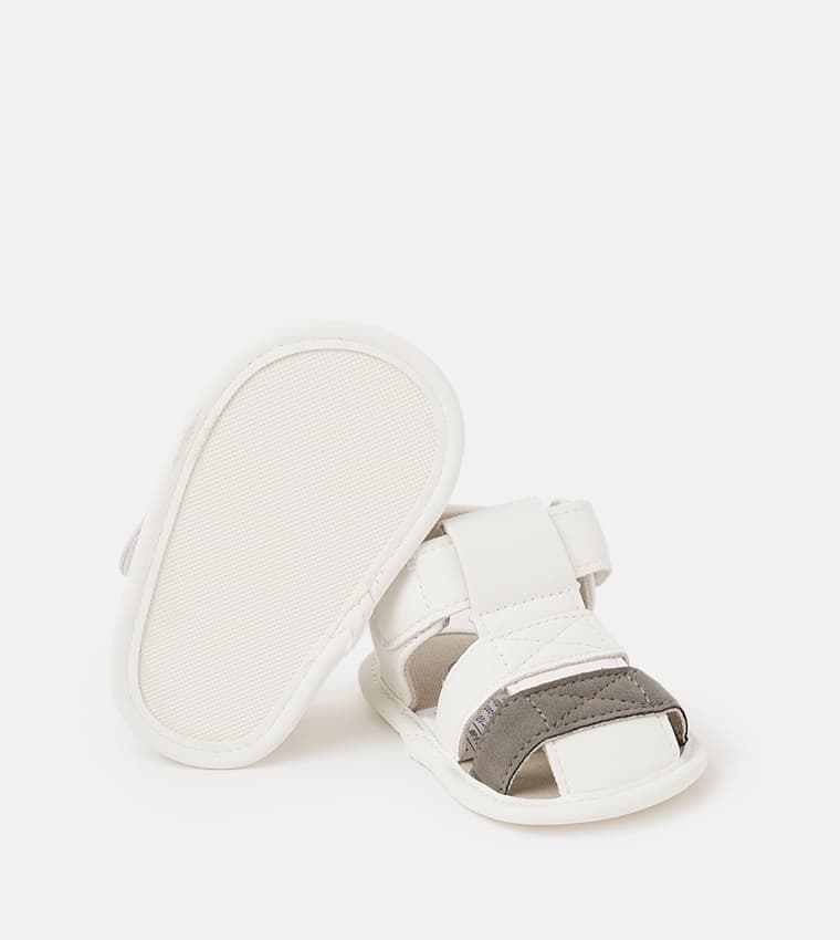 Product view https://mage-cdn.babiesandmore.com/catalog/product/s/h/shngsa11a25_4.jpg1