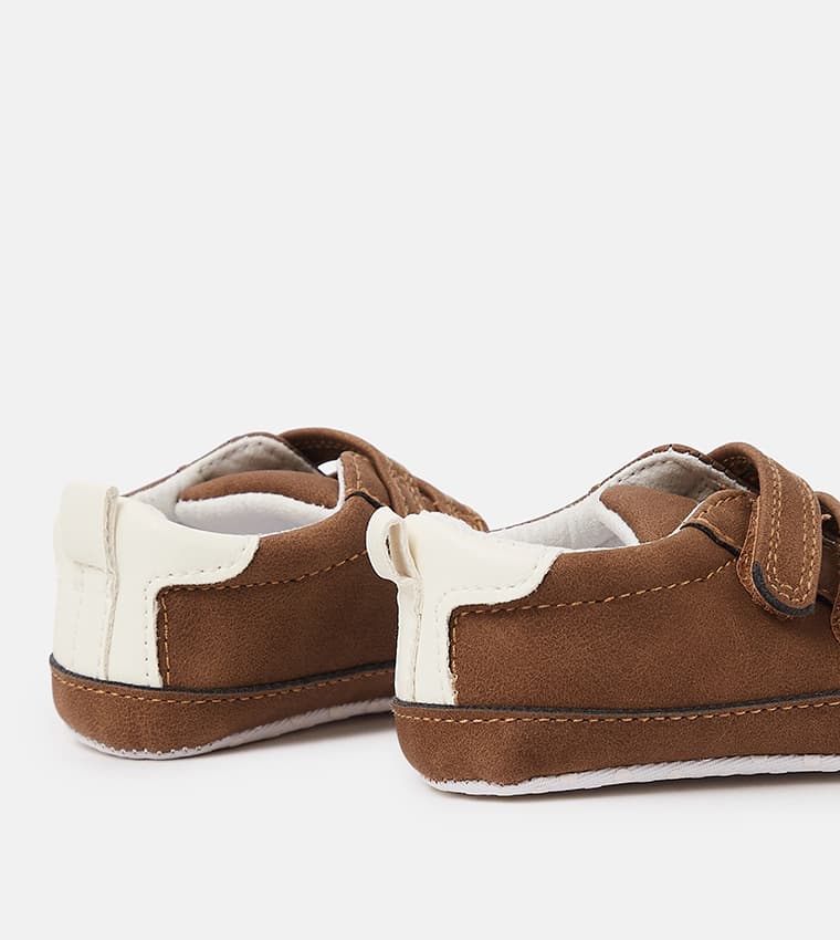Product view https://mage-cdn.babiesandmore.com/catalog/product/s/h/shngsh02a25_3.jpg1