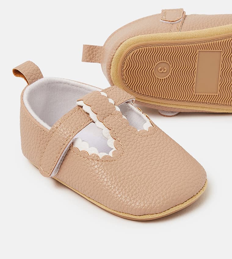 Product view https://mage-cdn.babiesandmore.com/catalog/product/s/h/shngsh07a25_3.jpg1
