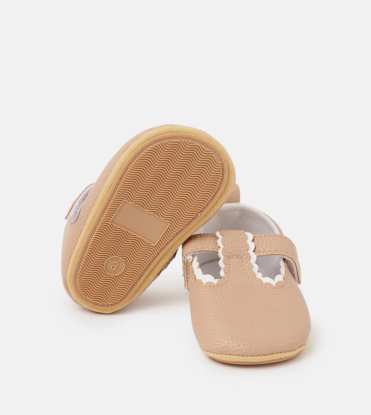 Product view https://mage-cdn.babiesandmore.com/catalog/product/s/h/shngsh07a25_4.jpg1