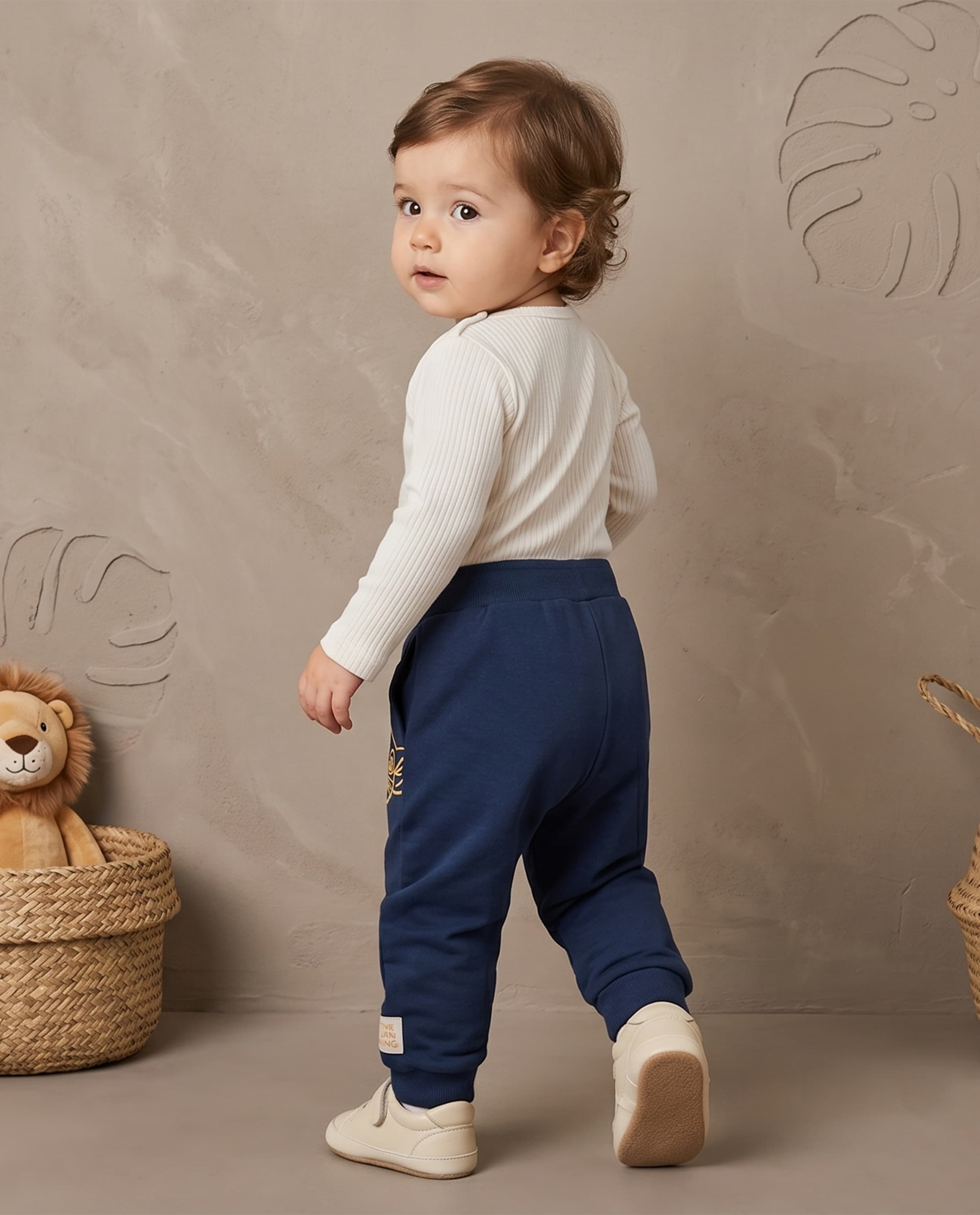 Product view https://mage-cdn.babiesandmore.com/catalog/product/t/b/tbssfm116s26_2.jpg1