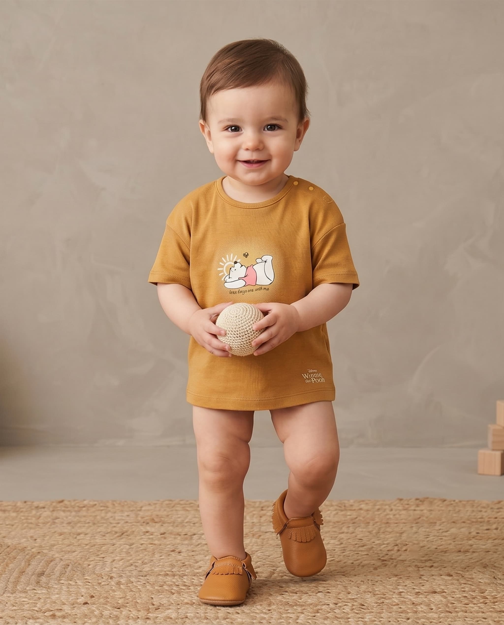 Winnie-The-Pooh Print T-Shirt with Crew Neck and Short Sleeves