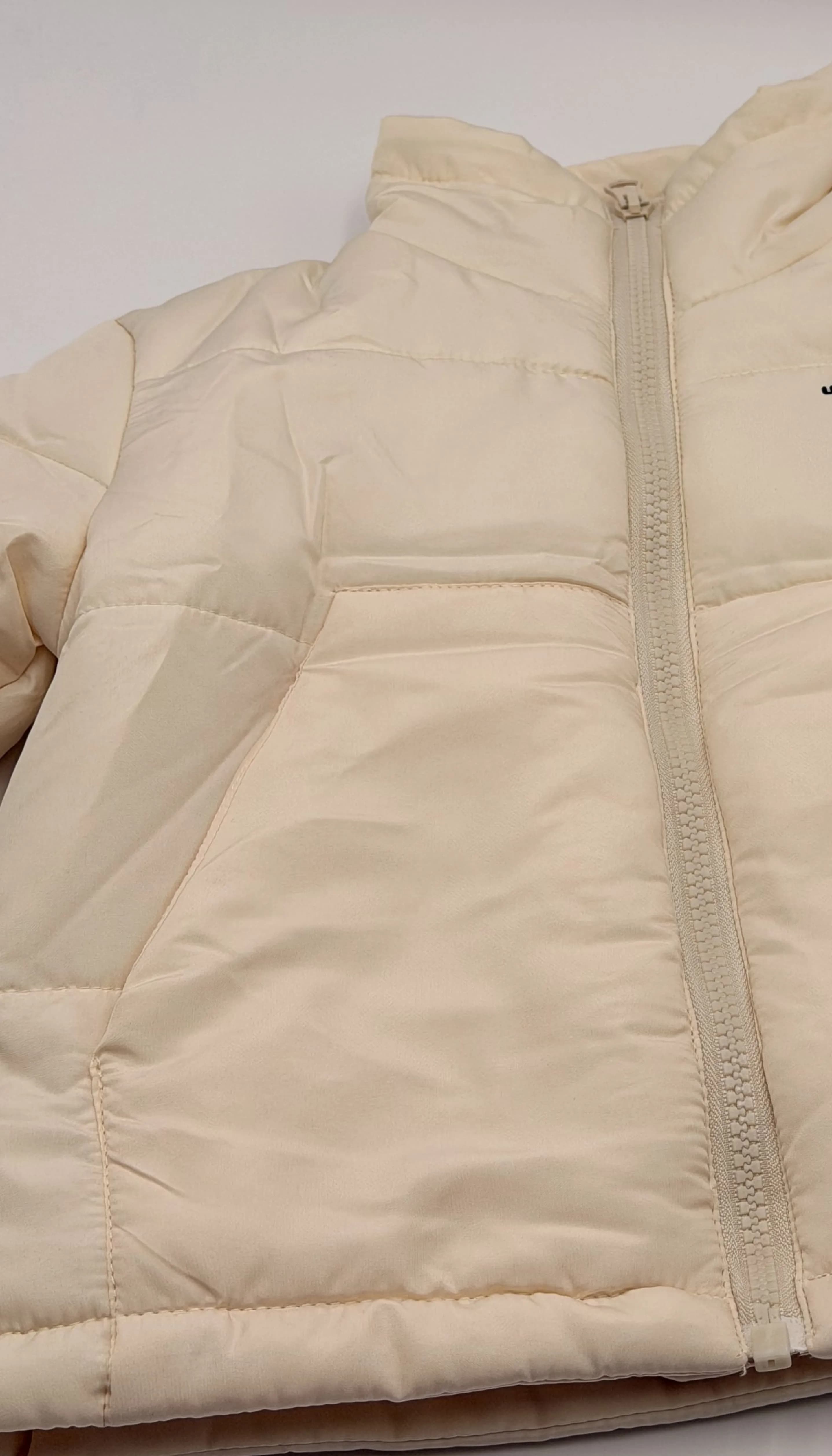 Product view https://mage-cdn.babiesandmore.com/catalog/product/t/m/tmtbja53a25w_3_1.webp1